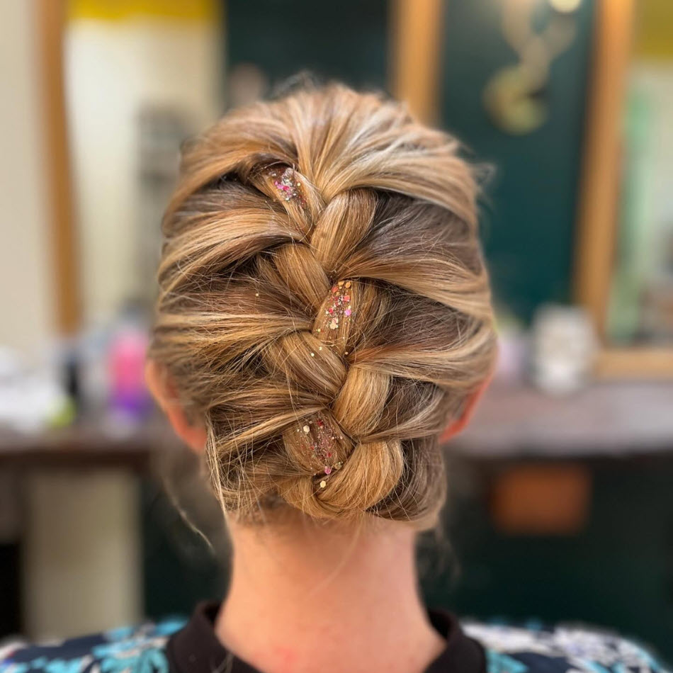 Coiffure avec paillette